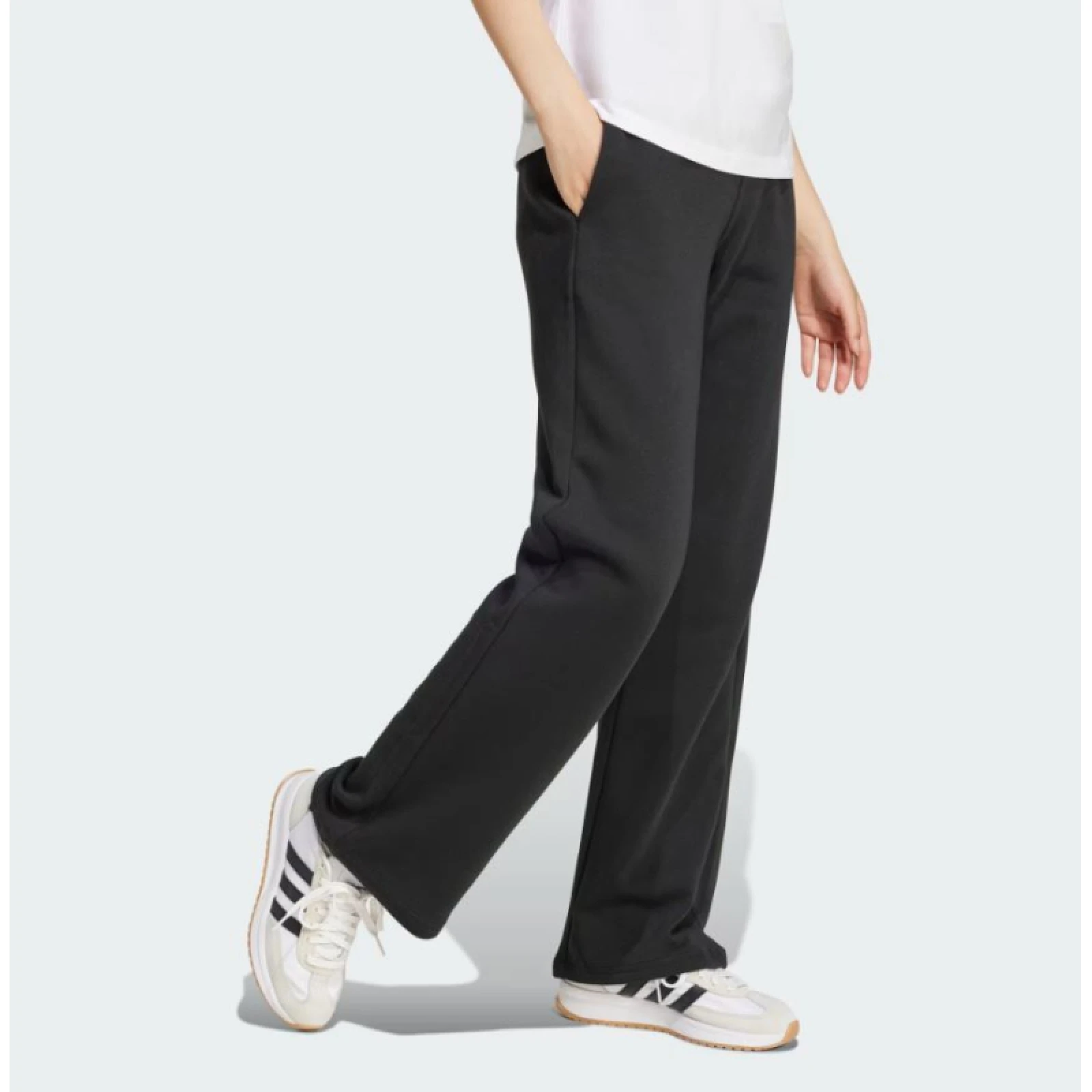 Dámské zateplené tepláky ADIDAS W SL FC PT BLACK WHITE · záber 3