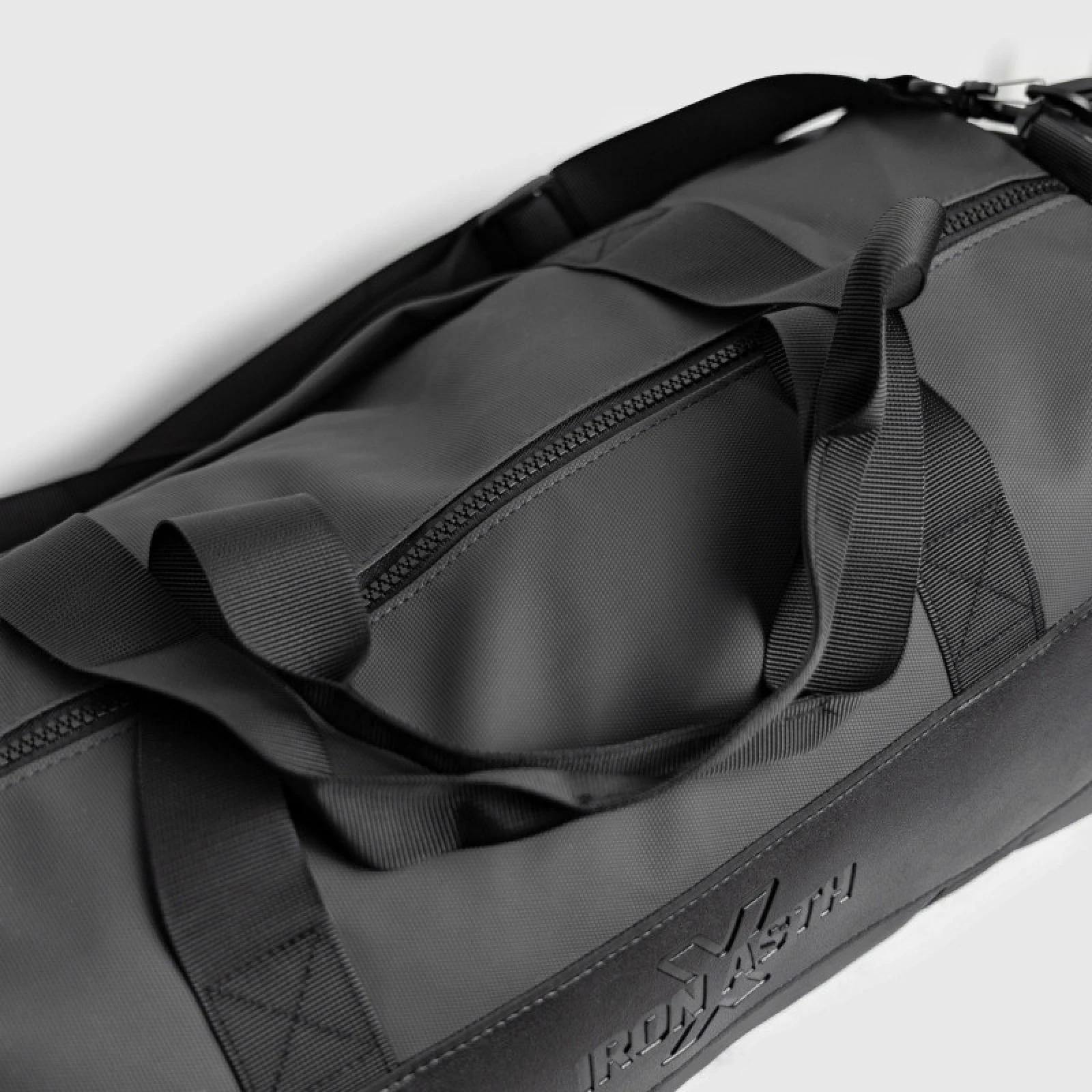 Sportovní taška do fitka Iron Aesthetics Fusion, navy · záber 5