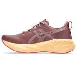 Asics Novablast 5 W Velikost: 39,5 EUR · záber 3