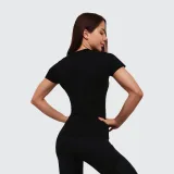 GymBeam Dámské tričko FIT Black - Velikost: XS | Barva: čierna | Pohlavie: Dámské | Hmotnost: 0,11 kg | Balení: 10 · záber 3