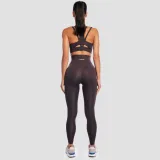 GymBeam Aura Sports Bra Tee Brown - Velikost: M | Barva: hnedá | Hmotnost: 0,133 kg | Balení: 120 · záber 5