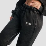 GymBeam Dámské tepláky Aura Washed Black - Velikost: XS | Barva: čierna | Pohlavie: Dámské | Hmotnost: 0,62 kg | Balení: 22 · záber 2