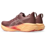 Asics Novablast 5 W Velikost: 39,5 EUR · záber 4