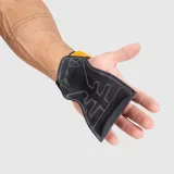 Mozolníky Versa Grips Iron Aesthetics, černé · záber 2