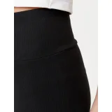 Dámské kraťasy ADIDAS ORIGINALS ESS RIB SHORTS-BLACK · záber 5