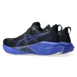 Asics Novablast 5 m Velikost: 46,5 EUR · záber 3