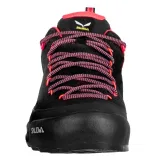 Dámská nízká turistická celokožená obuv SALEWA Wildfire Leather GTX W black fluo coral · záber 3