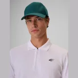 ČEPICE S KŠILTEM · záber 1