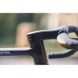 Silniční kolo BASSO Astra disc, camaleont, Sram Rival eTap AXS, Microtech MrLite · záber 2