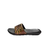 Dámské pantofle (plážová obuv) NIKE Victori One Print Ws black black · záber 2