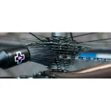Kefka na údržbu kola MUC-OFF Drivetrain Brush · záber 2
