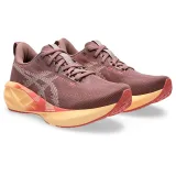 Asics Novablast 5 W Velikost: 39,5 EUR · záber 2