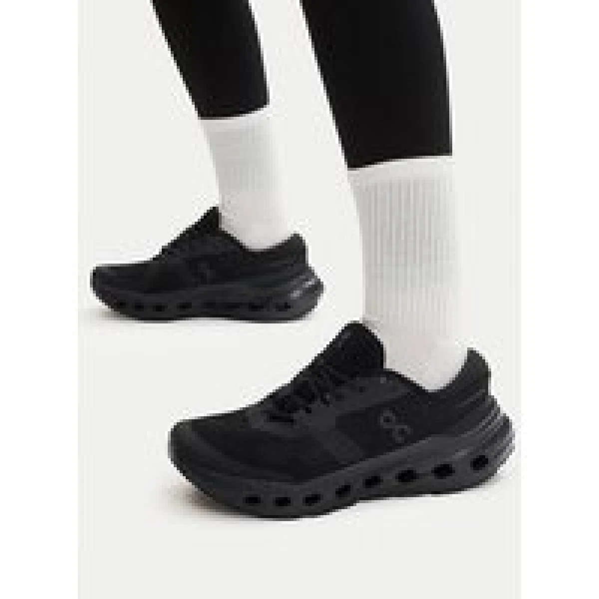 On Tenisice za trčanje Cloudrunner 3 3WG10051043 Crna · záber 1