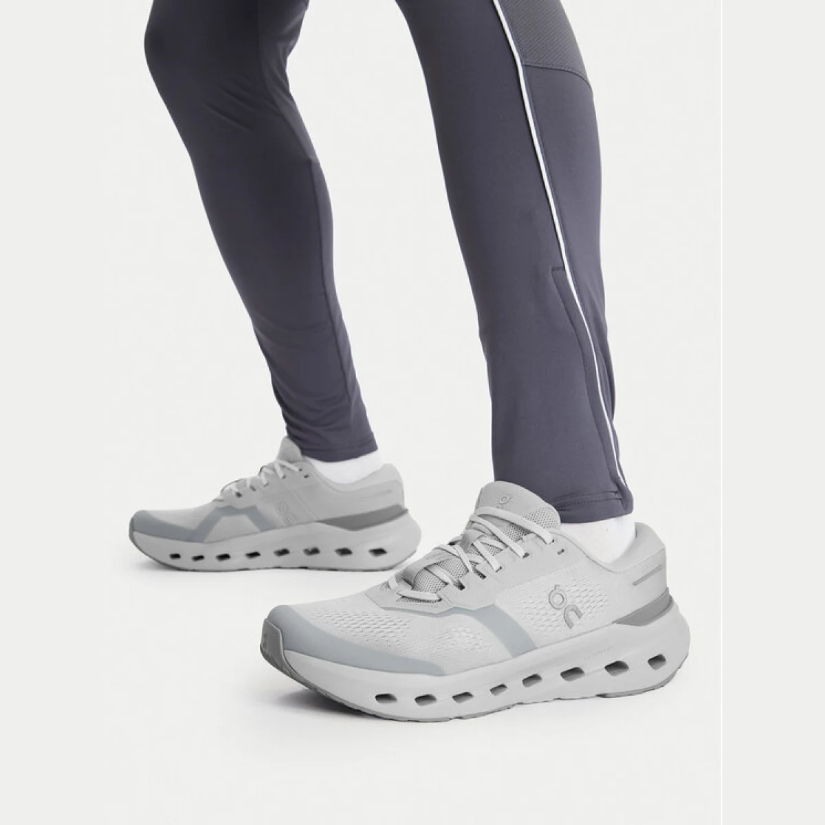On Tenisice za trčanje Cloudrunner 3 3MG10071536 Siva · záber 2