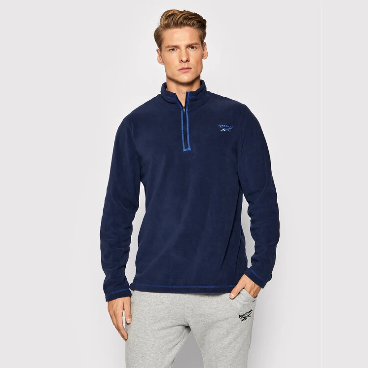 Reebok Flis Outerwear GR8963 Tamnoplava Slim Fit - Veličina: L | Boja: modrá | Dobna skupina: Odrasli | Spol: Muško · záber 2