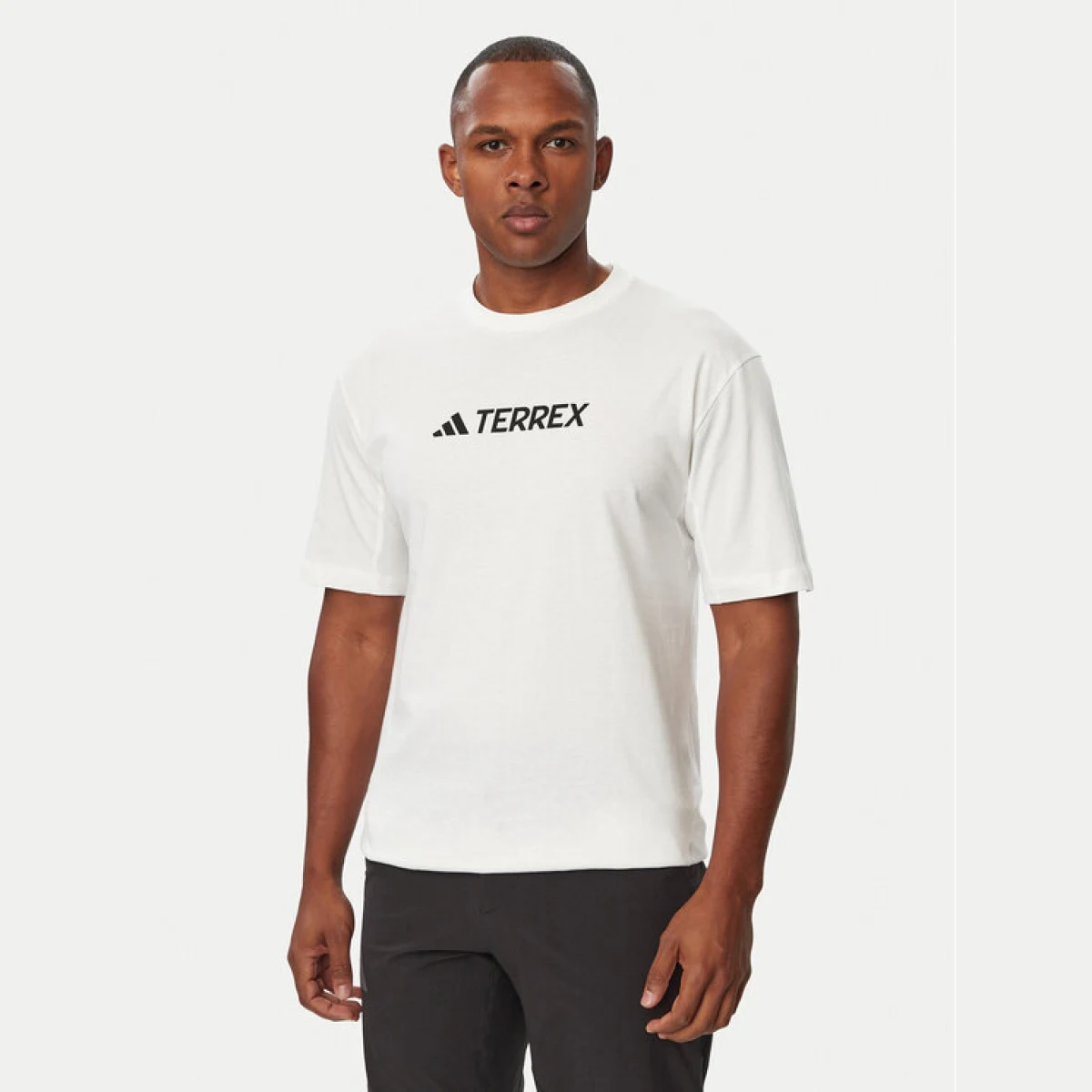 adidas T-shirt Terrex Classic Logo T-Shirt JF9144 Bijela Regular Fit - Veličina: M | Boja: biela | Dobna skupina: Odrasli | Spol: Muško · záber 2