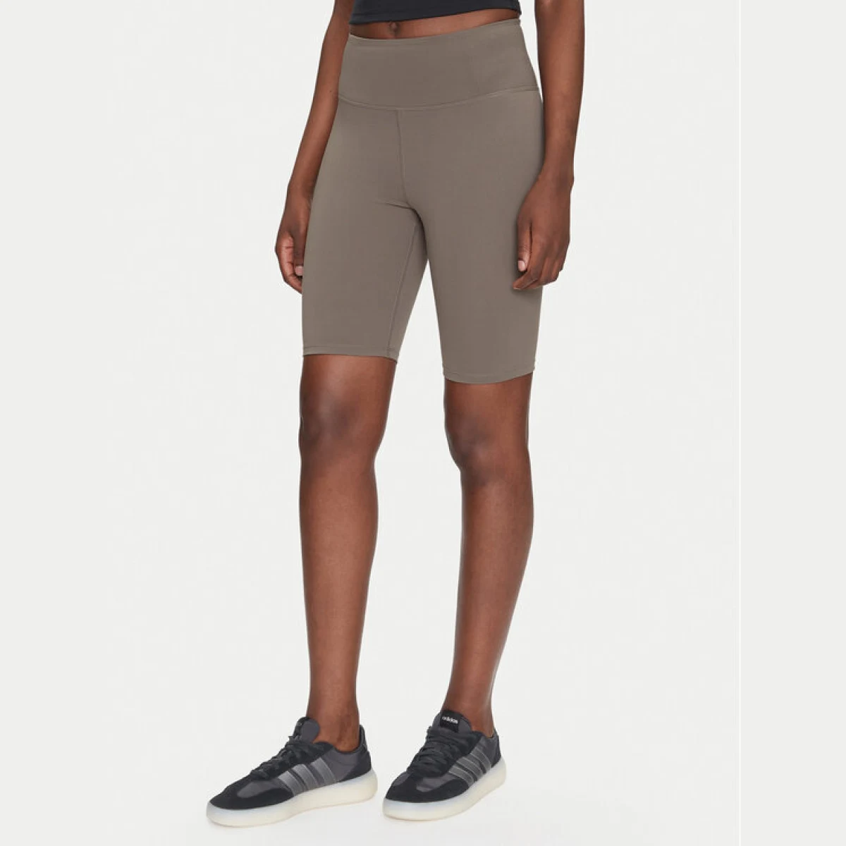 Girlfriend Collective Sportske kratke hlače Float 4023 Bež Slim Fit · záber 5