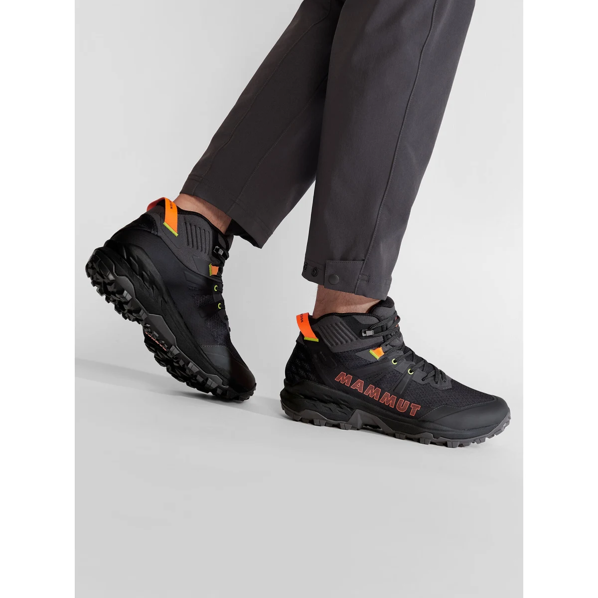 Mammut Trekking Sertig II Mid Gtx GORE-TEX 3030-04830-00692-1095 Crna · záber 2