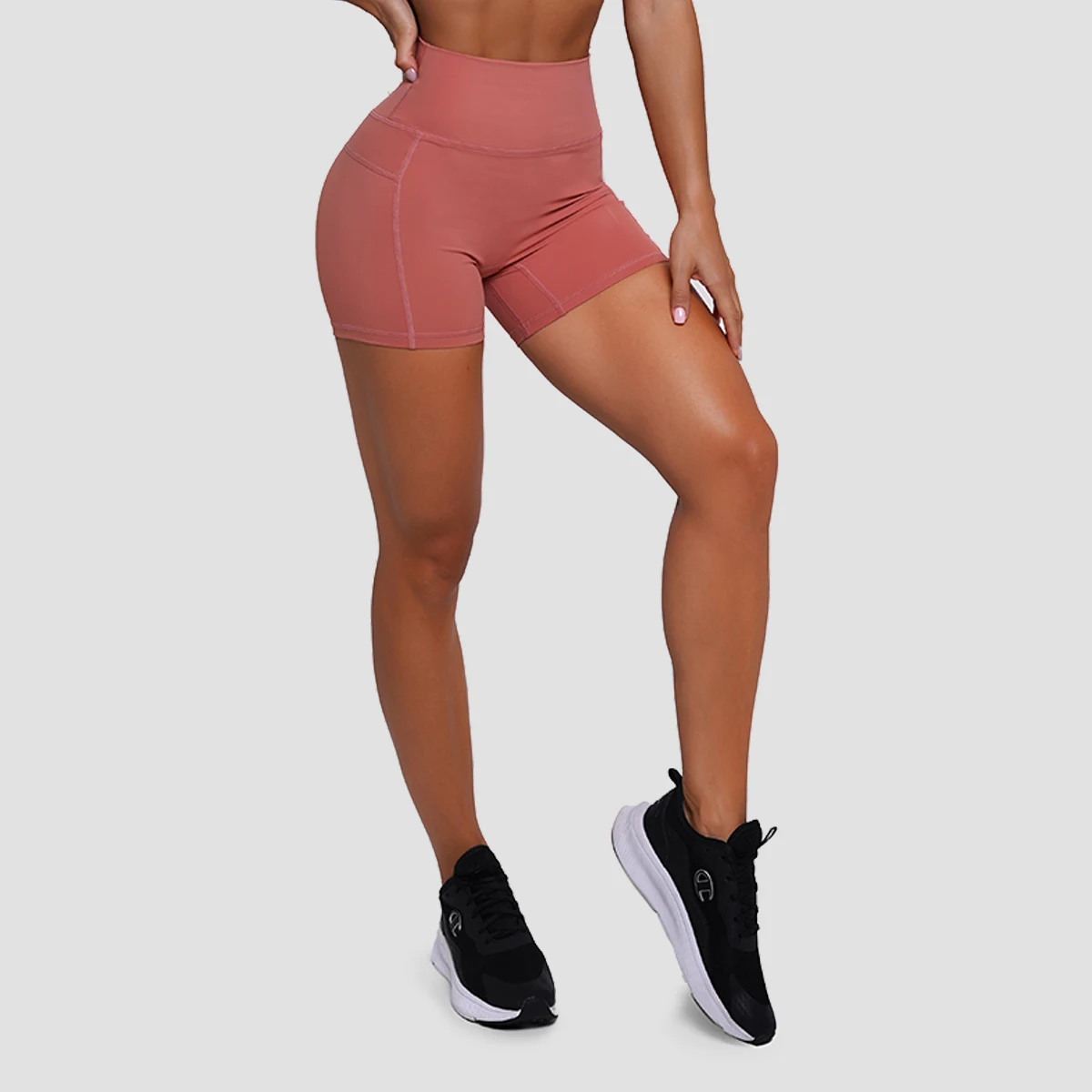 GymBeam Women‘s FIT Shorts Salmon - Veličina: XL | Boja: ružová | Dobna skupina: Odrasli | Pohlavie: Žensko · záber 1