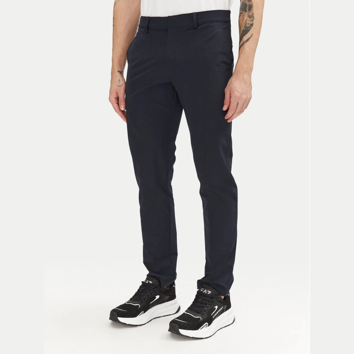 EA7 Emporio Armani Hlače 7M000509 AF14589 UB102 Tamnoplava Slim Fit · záber 2