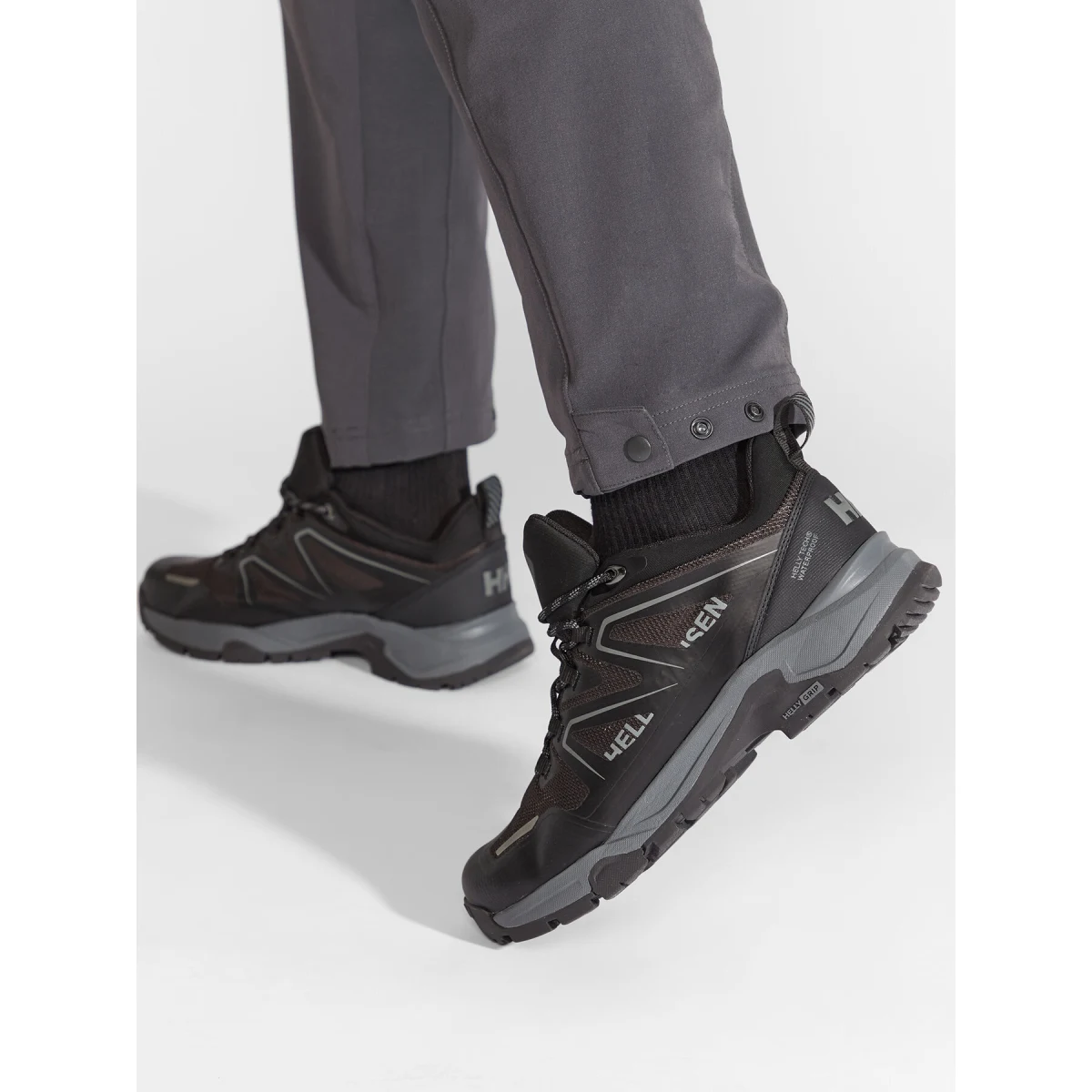 Trekking Helly Hansen Cascade Low Ht 11749_990 Crna - Veličina: 42,5 | Boja: čierna | Dobna skupina: Odrasli | Spol: Muško · záber 2