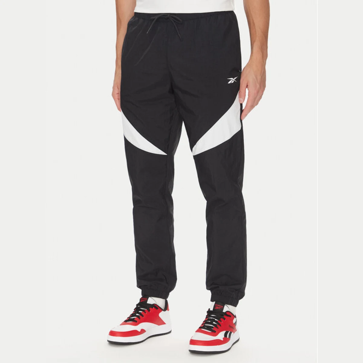 Reebok Donji dio trenerke 100223963 Crna Regular Fit · záber 2