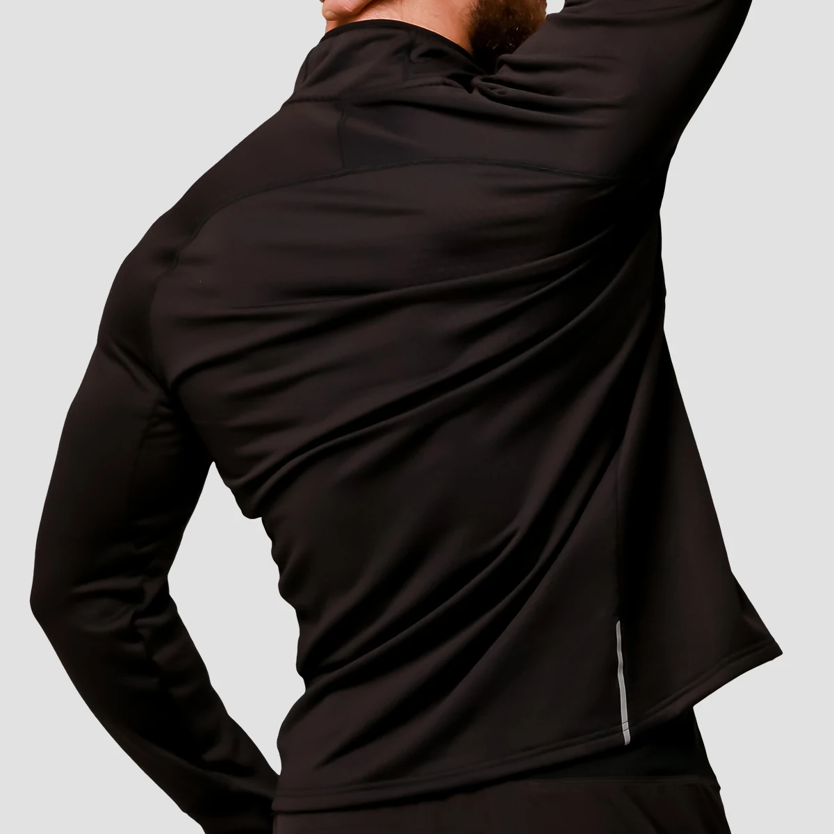 GymBeam Pulse 1/2 Zip Running Sweatshirt Black - Veličina: S | Boja: čierna | Dobna skupina: Odrasli | Težina: 0,25 g | Pakiranje: 45 · záber 4