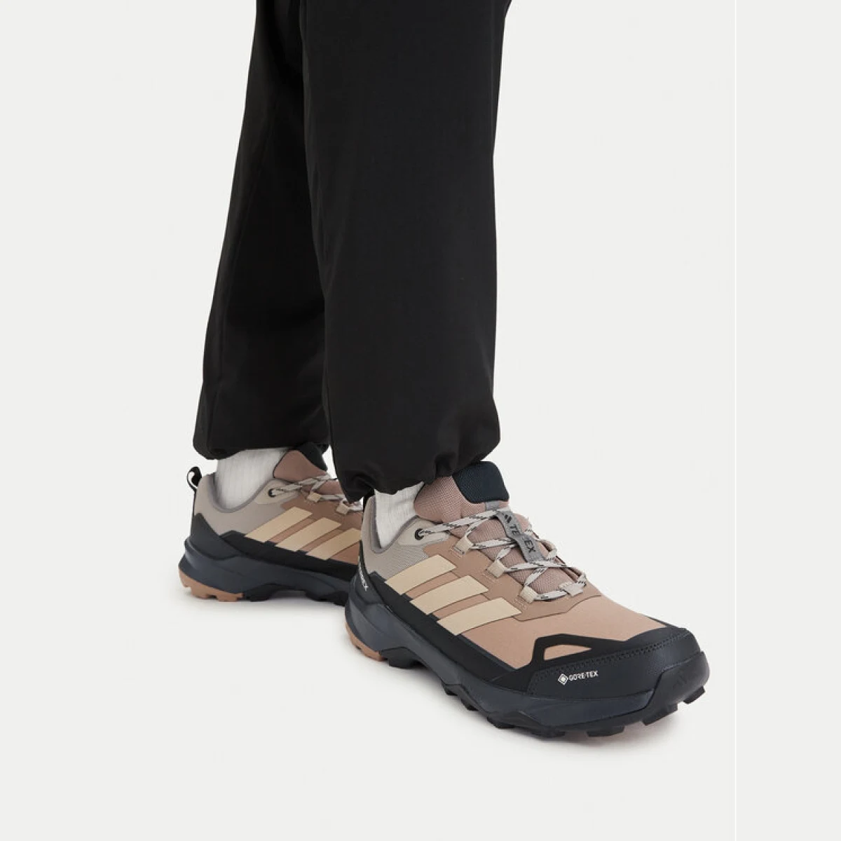 adidas Trekking Terrex Skychaser Ax5 Gore-Tex Hiking Shoes KJ8939 Smeđa - Veličina: 46 | Boja: hnedá | Dobna skupina: Odrasli | Spol: Muško · záber 2