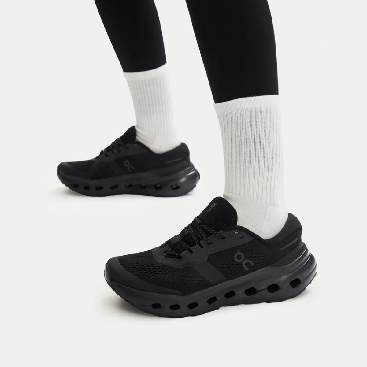 On Tenisice za trčanje Cloudrunner 3 3WG10051043 Crna · záber 2