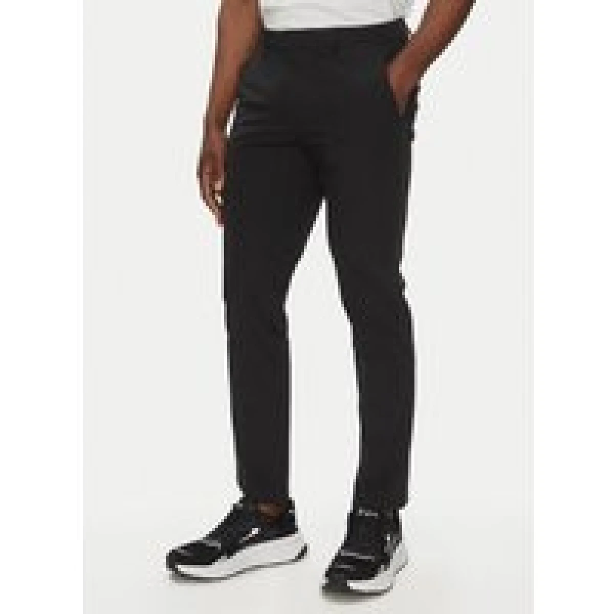 EA7 Emporio Armani Hlače 7M000509 AF14589 UC001 Crna Slim Fit · záber 1