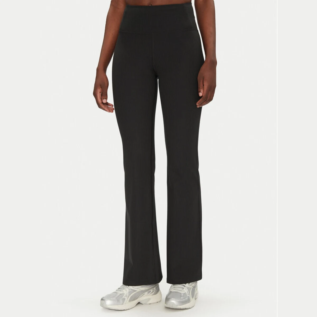 Girlfriend Collective Leggings Rib Flare 4038RIB Crna Slim Fit - Veličina: L | Boja: čierna | Dobna skupina: Odrasli | Spol: Žensko · záber 2