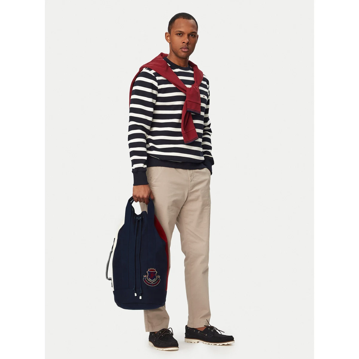 Ruksak Tommy Hilfiger Hertiage Logo Patch Crossbody Sling Bag AM0AM14264 Tamnoplava · záber 2