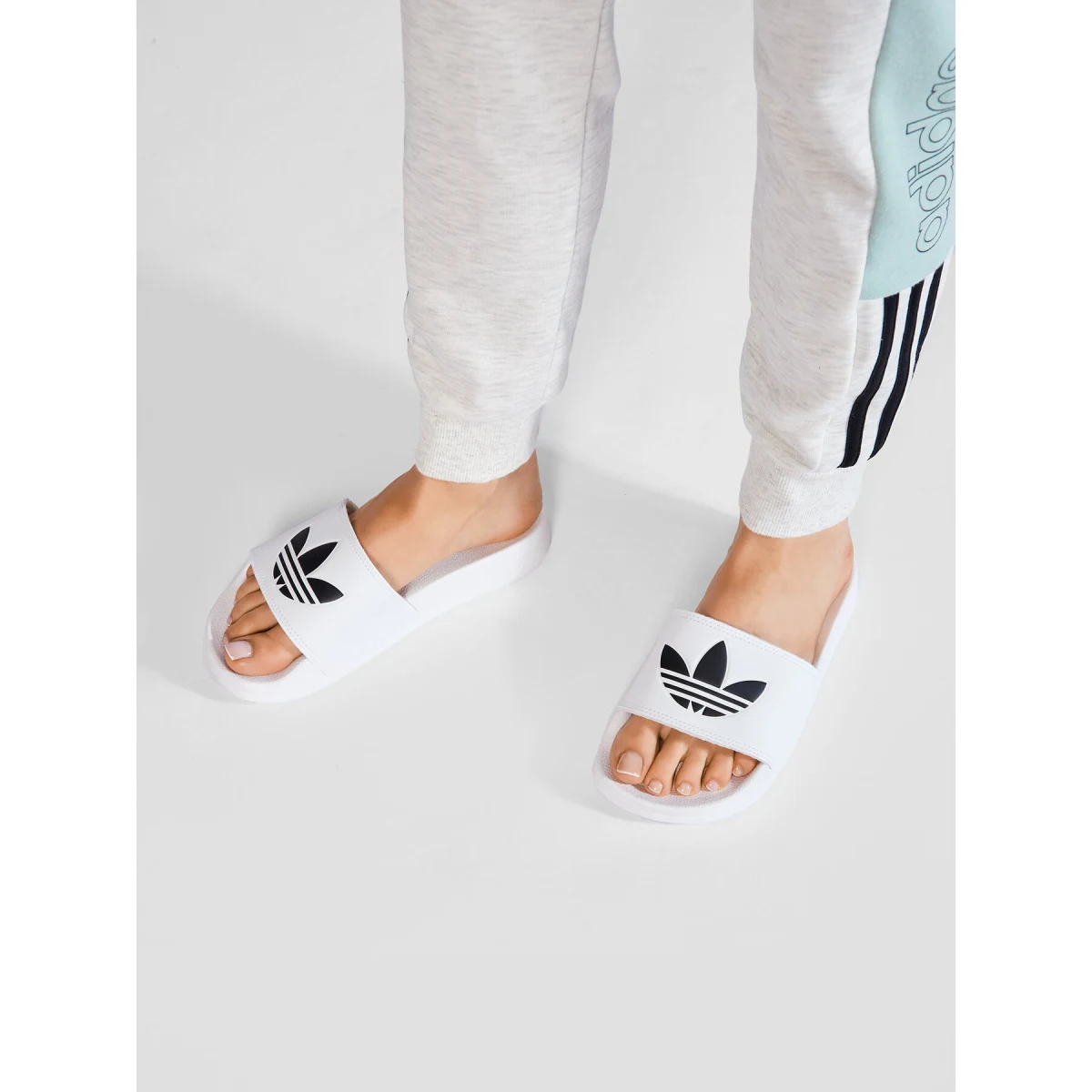 Natikače adidas adilette Lite FU8297 Bijela · záber 2