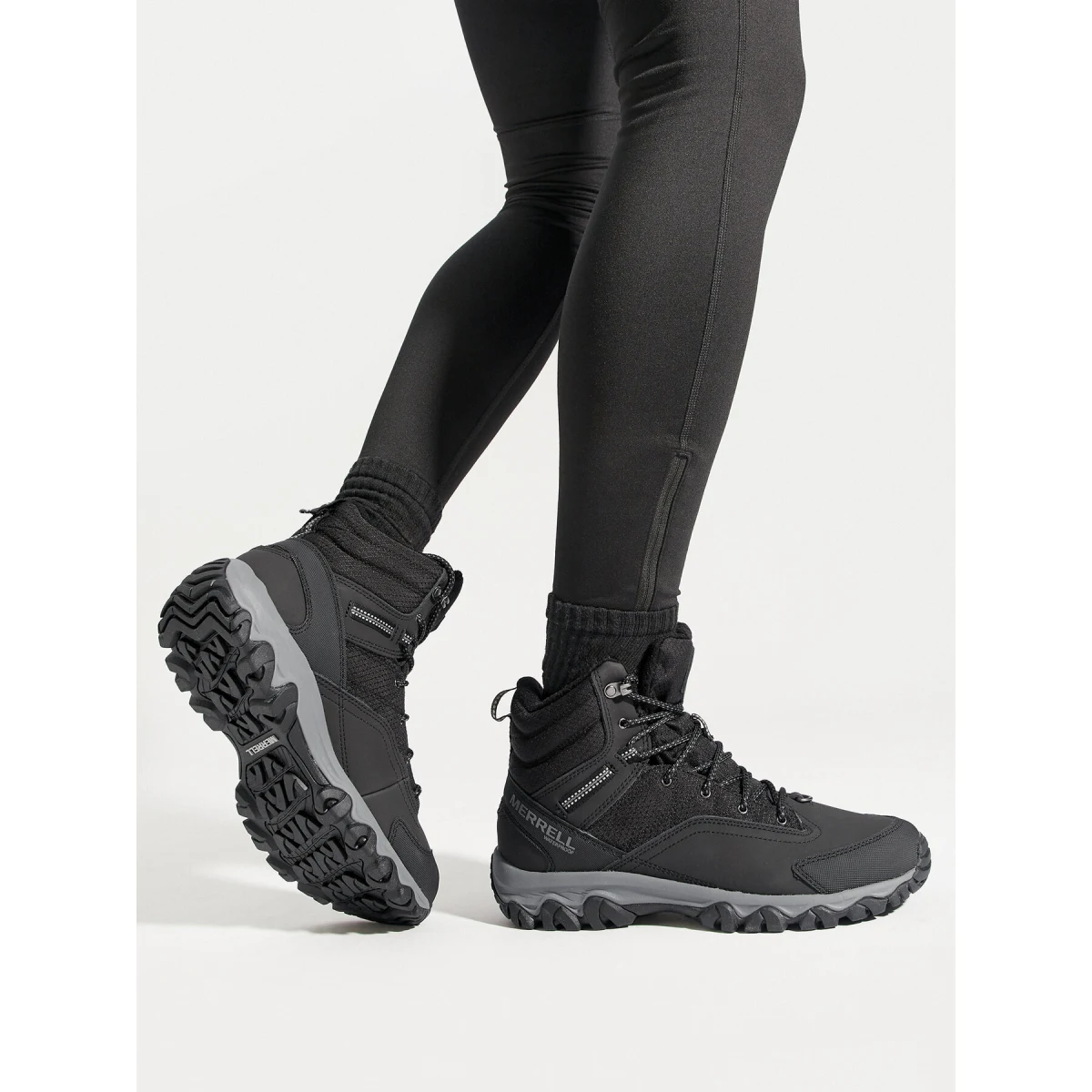 Trekking Merrell Thermo Akita Mid Wp J036441 Crna · záber 2