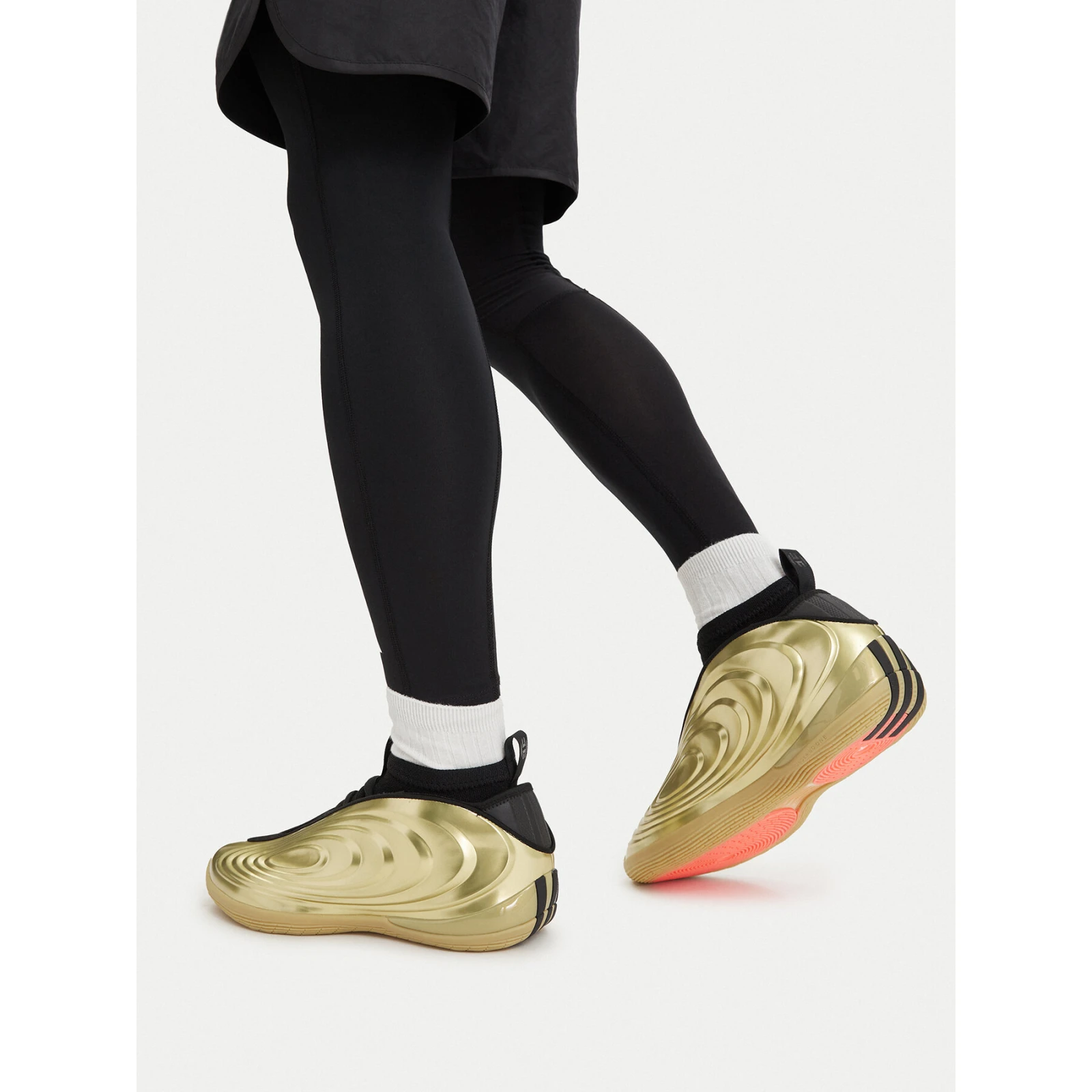 Košarkaška obuća adidas Harden Volume 10 Shoes KH9153 Zlatna - Veličina: 44 ⅔ | Boja: zlatá | Dobna skupina: Odrasli | Spol: Muško · záber 2