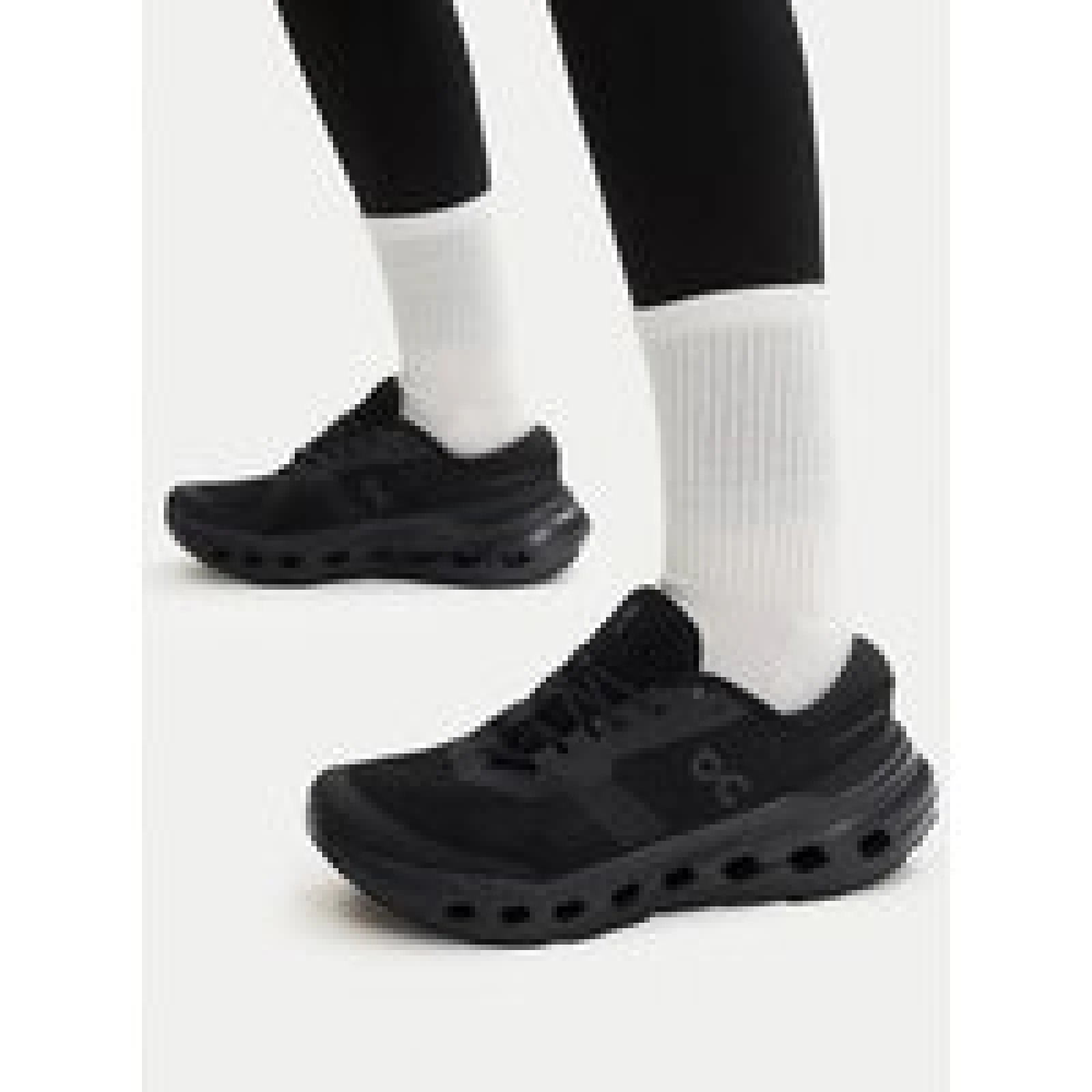 On Tenisice za trčanje Cloudrunner 3 3WG10051043 Crna · záber 1