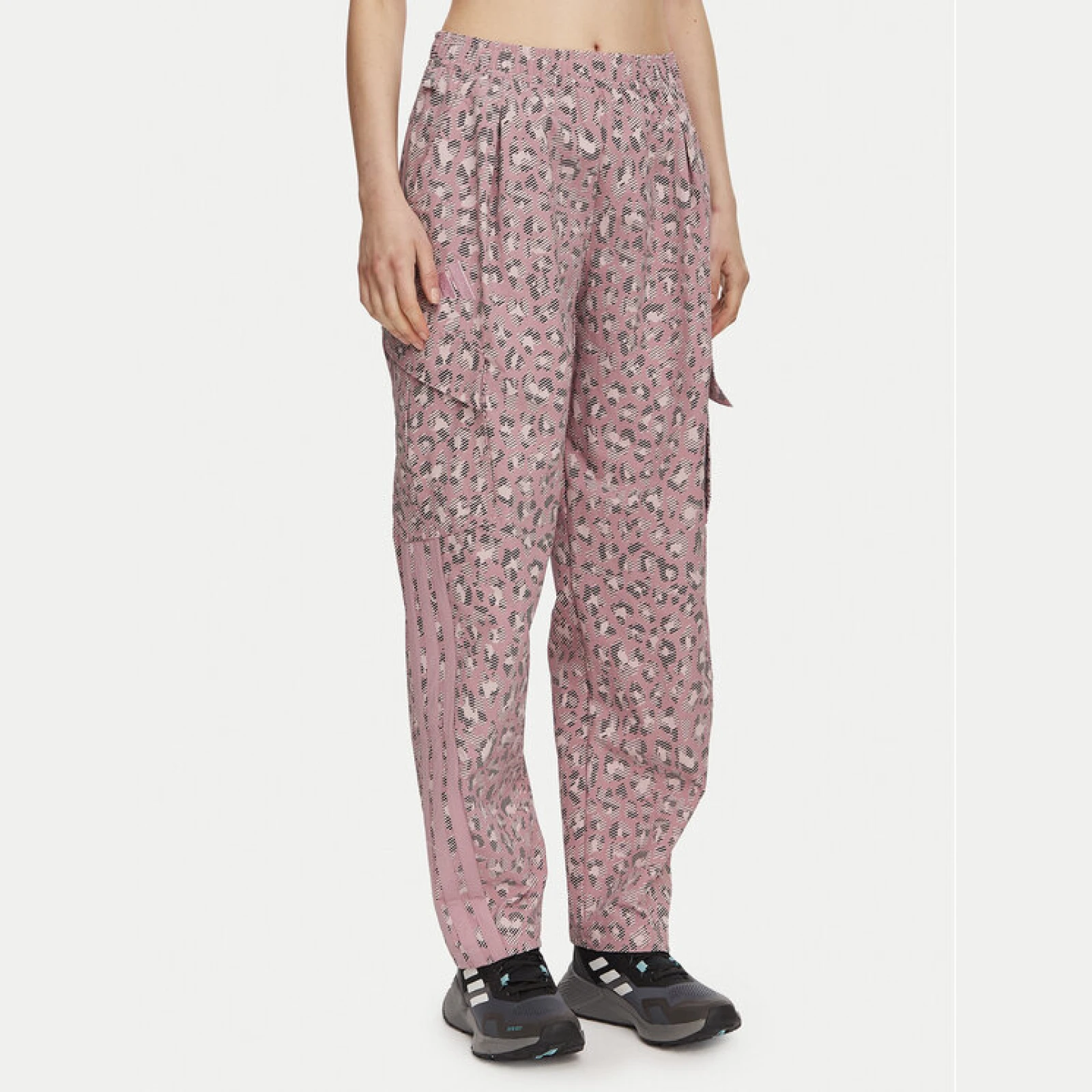 adidas Outdoor hlače Terrex Xploric Clima365 KH2588 Svijetlo roza Loose Fit - Veličina: XS | Boja: ružová | Dobna skupina: Odrasli | Spol: Žensko · záber 2