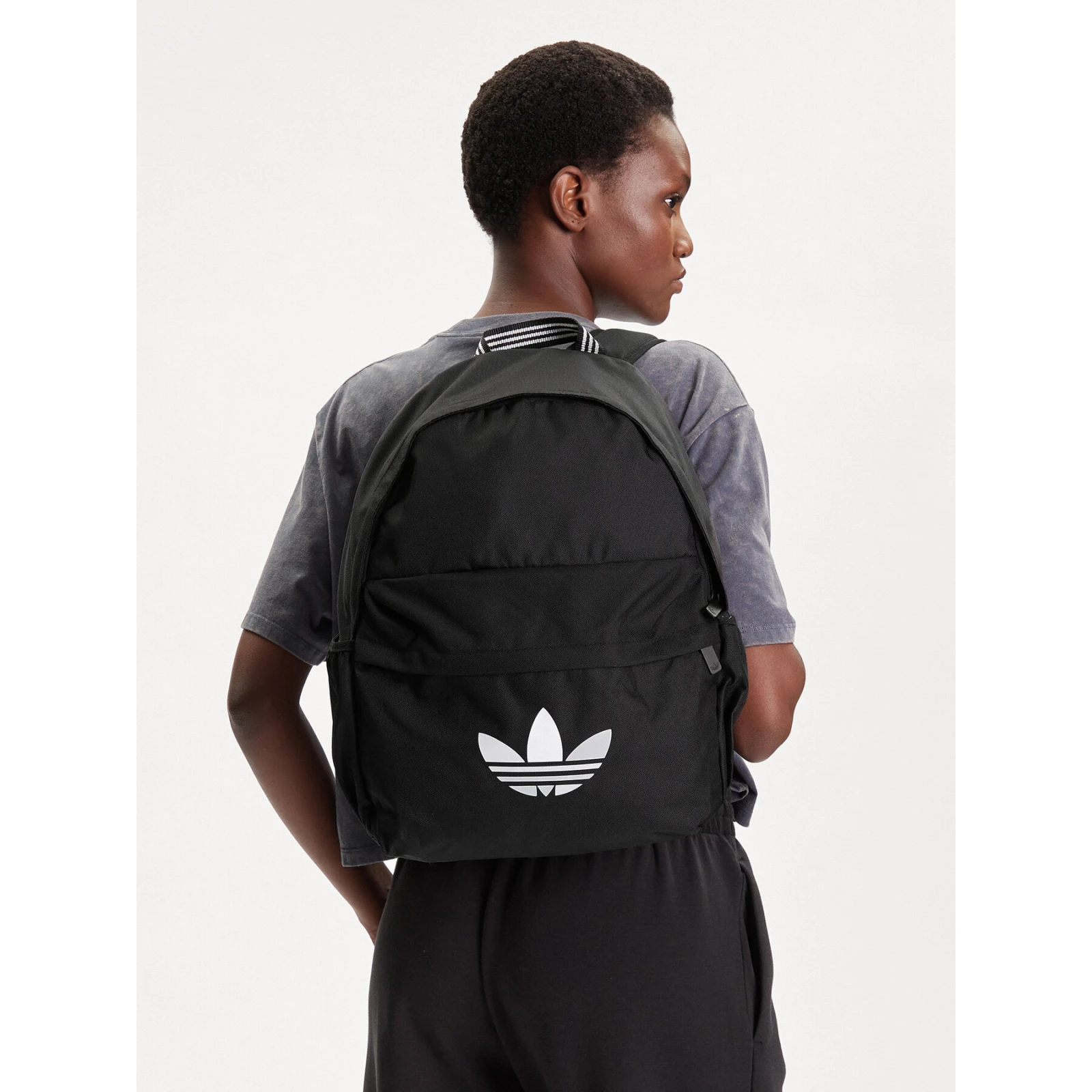 Ruksak adidas Adicolor Classic JX0209 Crna · záber 2