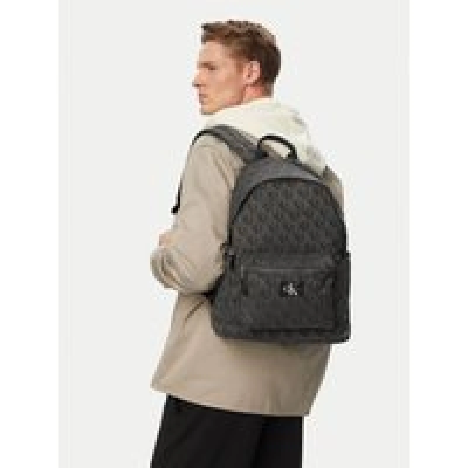 Ruksak Calvin Klein Jeans Aop Backpack IU0IU00735 Crna · záber 1