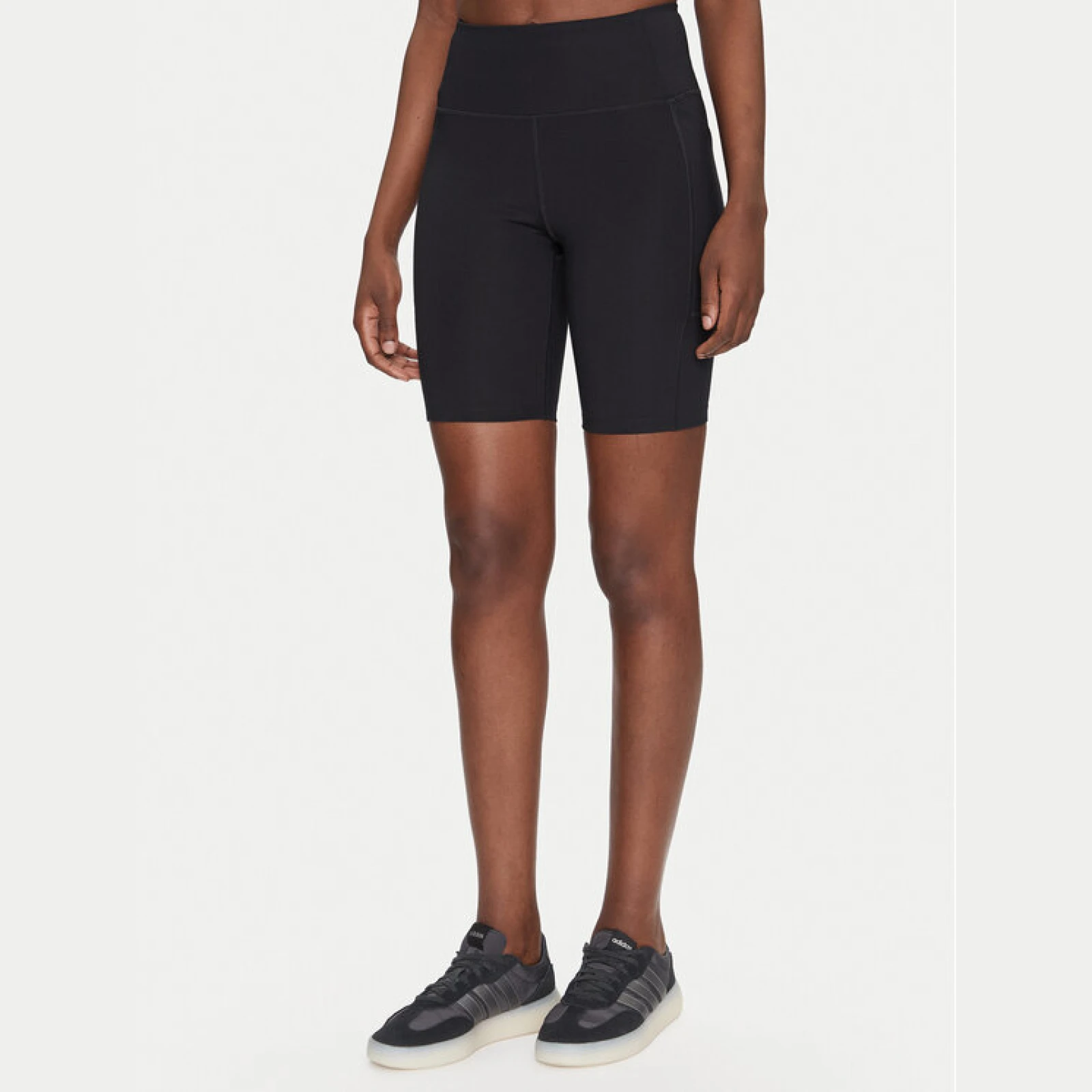 Girlfriend Collective Sportske kratke hlače Float 4075 Crna Slim Fit · záber 2