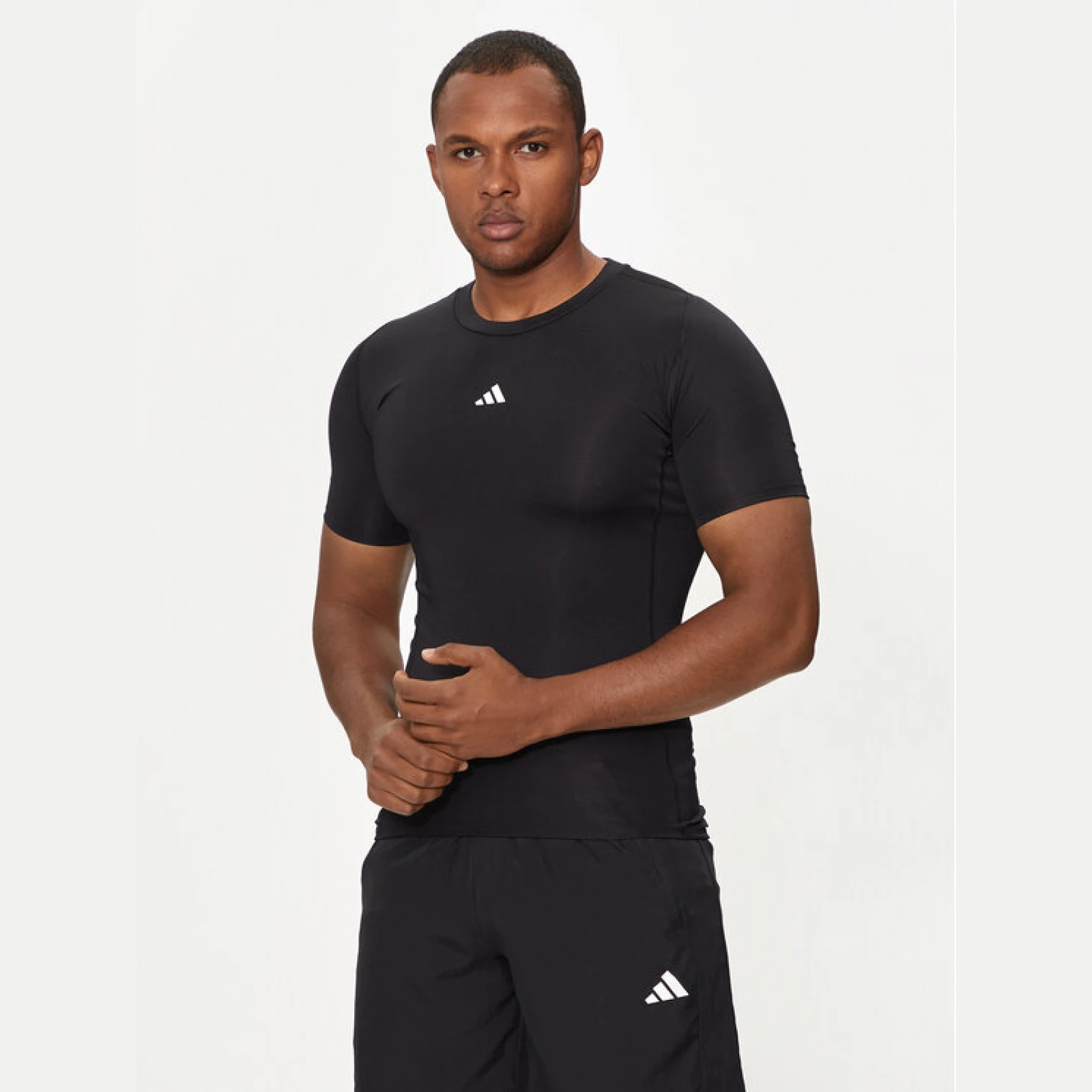 adidas Tehnička majica Techfit Compression JE6698 Crna Slim Fit · záber 2