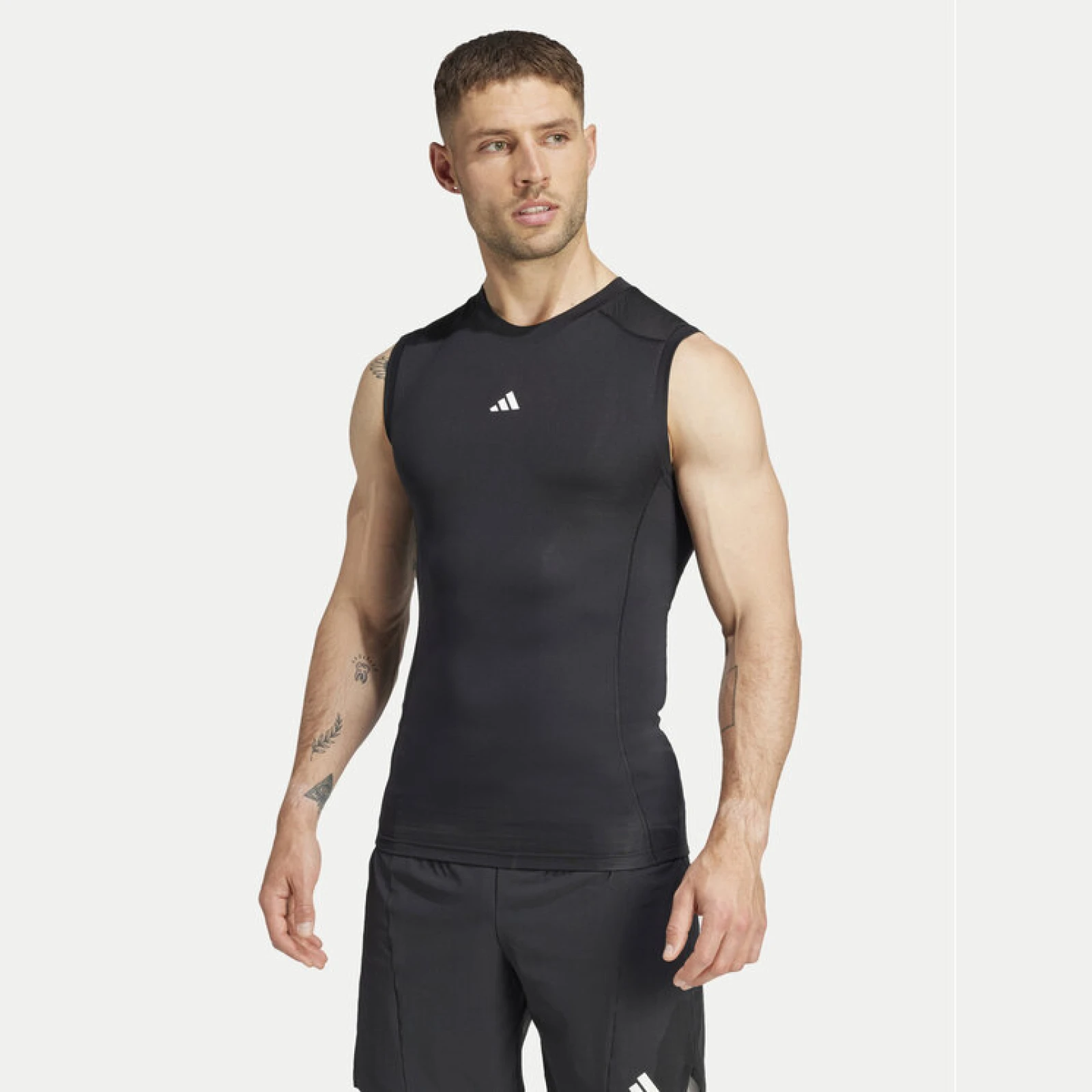 adidas Tehnička majica TECHFIT Compression Training JE6694 Crna Slim Fit · záber 2