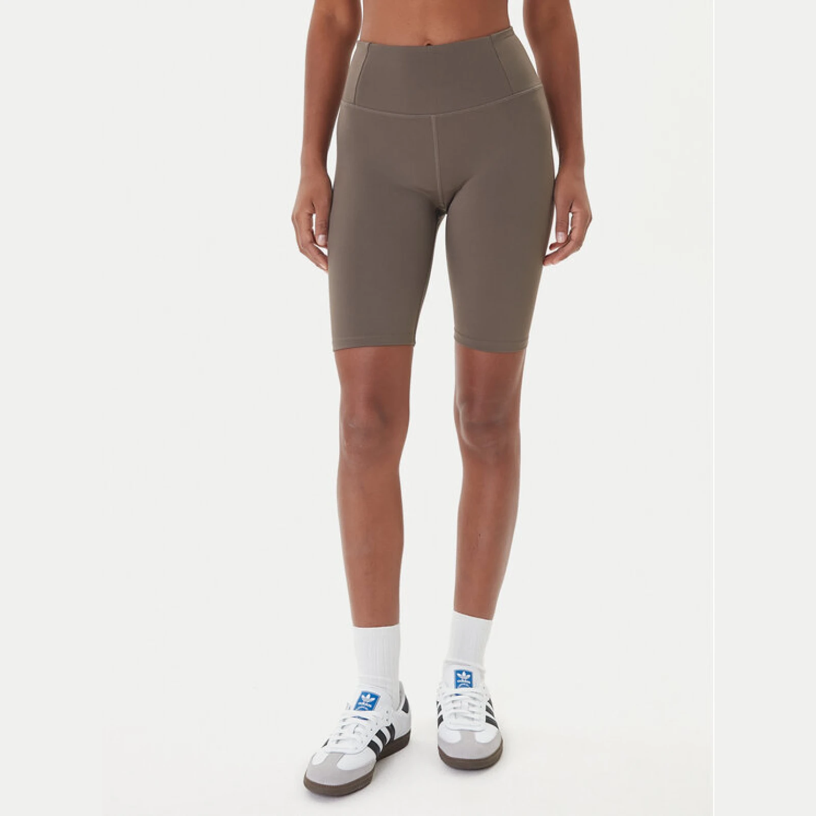 Girlfriend Collective Sportske kratke hlače Float 4023 Bež Slim Fit · záber 2