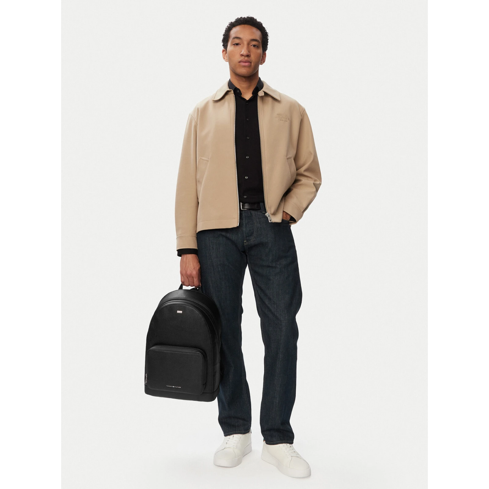Ruksak Tommy Hilfiger Th Central Backpack AM0AM14431 Crna · záber 2