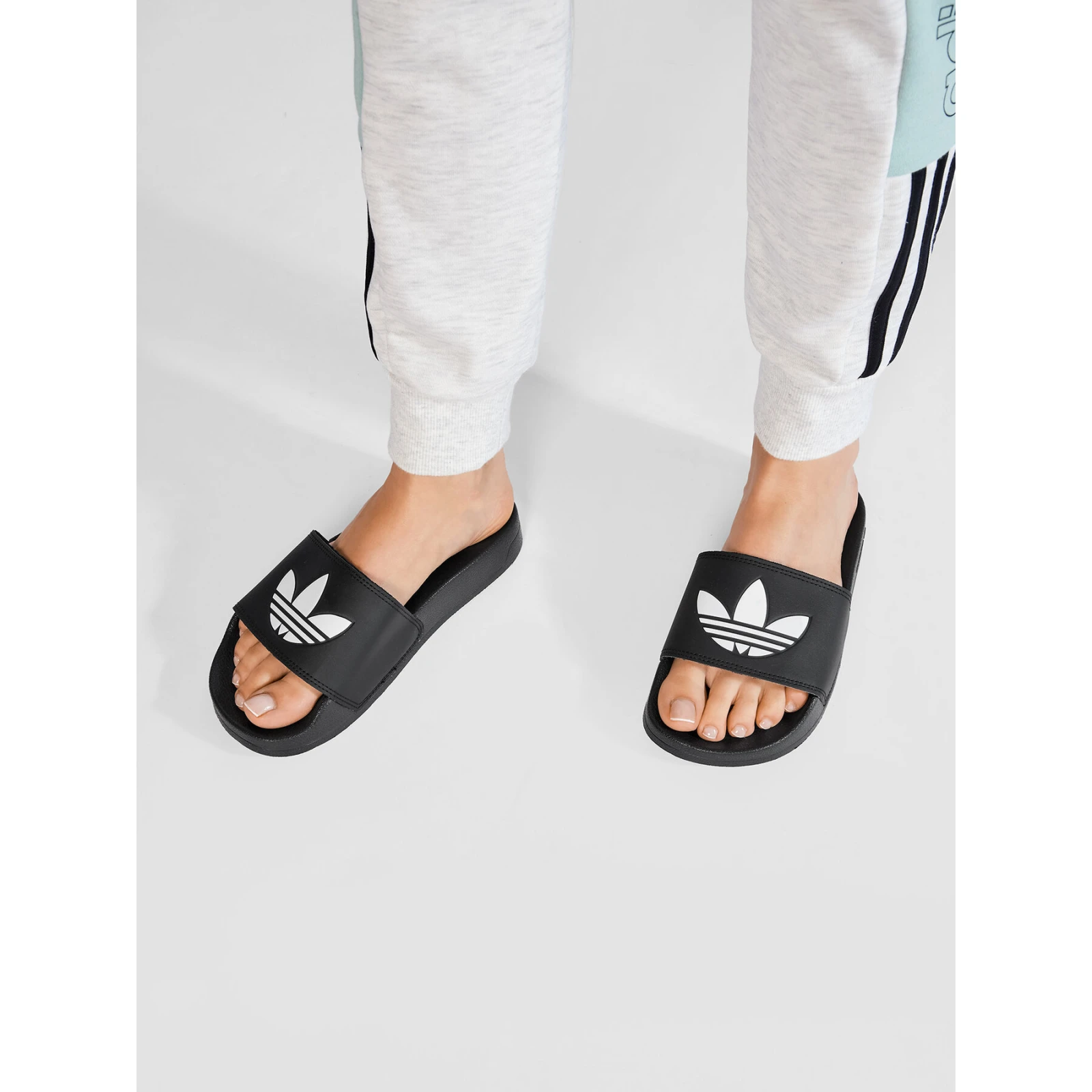 Natikače adidas adilette Lite FU8298 Crna · záber 2