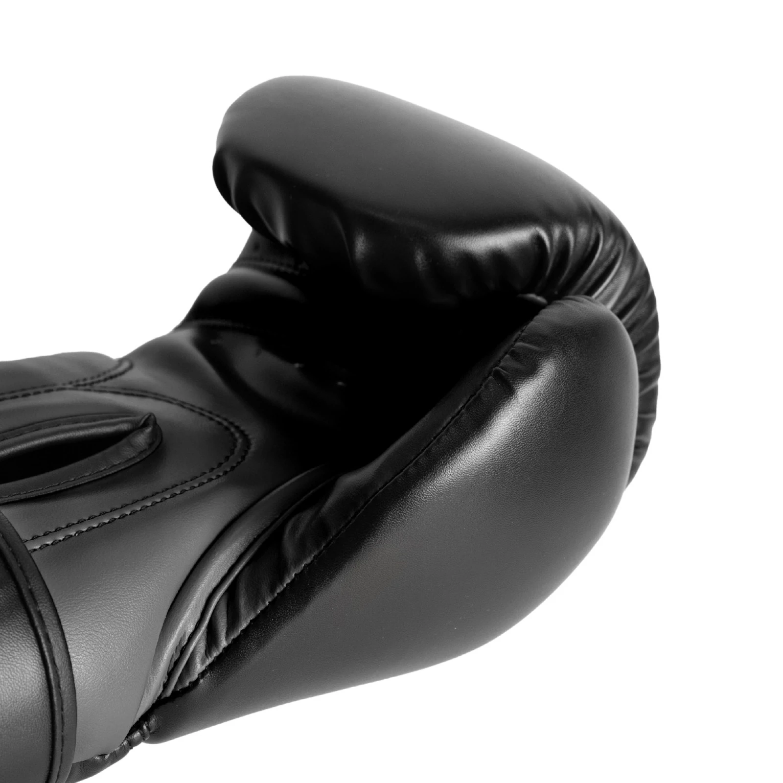 GymBeam Boxing Gloves Striker Black - Veličina: 14 | Boja: čierna | Dobna skupina: Odrasli | Težina: 0,734 g | Pakiranje: 8 · záber 3