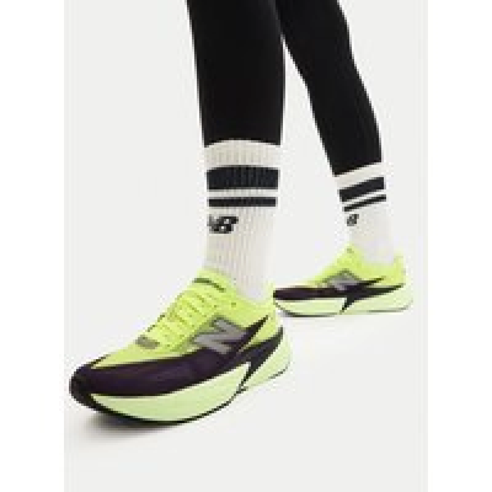 New Balance Tenisice za trčanje FuelCell Rebel v5 WFCX3PE Zelena · záber 1