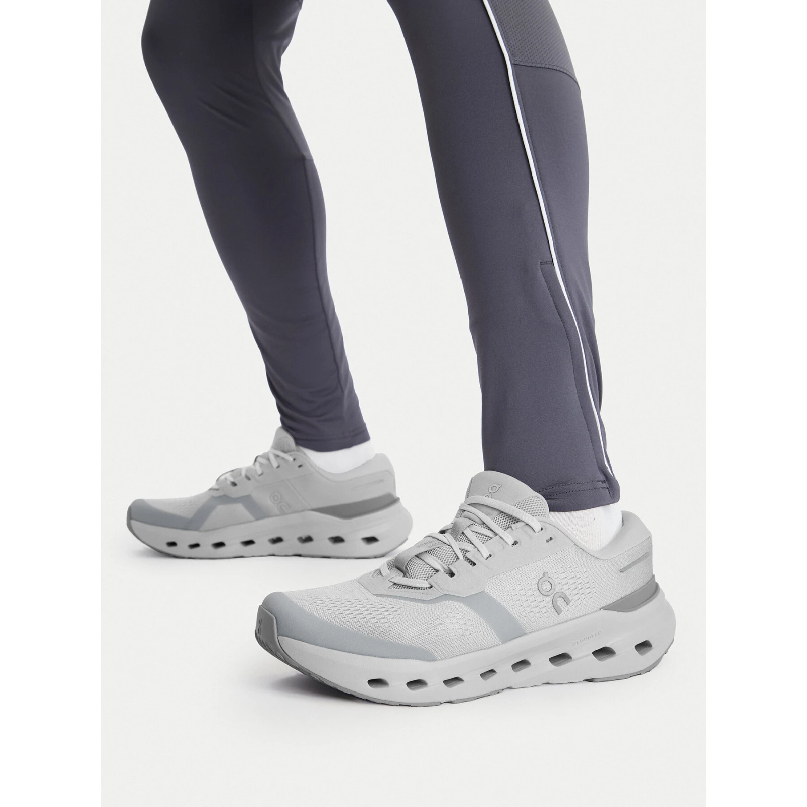 Tenisice za trčanje On Cloudrunner 3 3MG10071536 Siva · záber 2