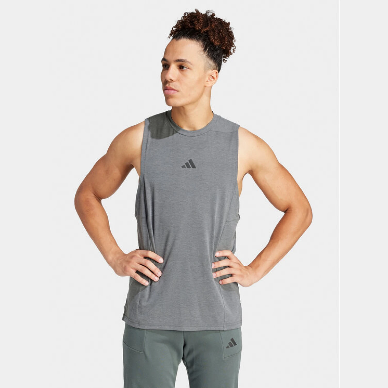 adidas Tehnička majica Designed for Training IS3819 Siva Regular Fit · záber 2