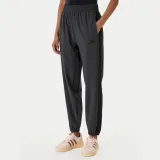 adidas Donji dio trenerke Train Essentials 3-Stripes Woven KC5496 Crna Regular Fit · záber 2